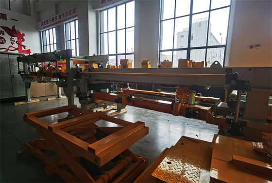 Máy xẻ rãnh kim loại Operator 2-3, Khổ 600-1500mm, được thiết kế để cung cấp việc xẻ rãnh nhất quán trong dây chuyền sản xuất kim loại